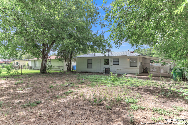 Listing photo id 16 for 143 Langford
