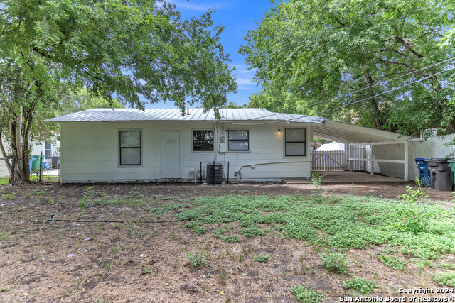 Listing photo id 17 for 143 Langford