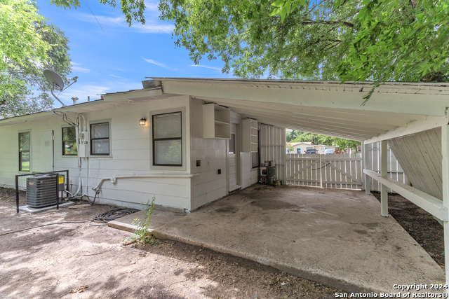 Listing photo id 18 for 143 Langford
