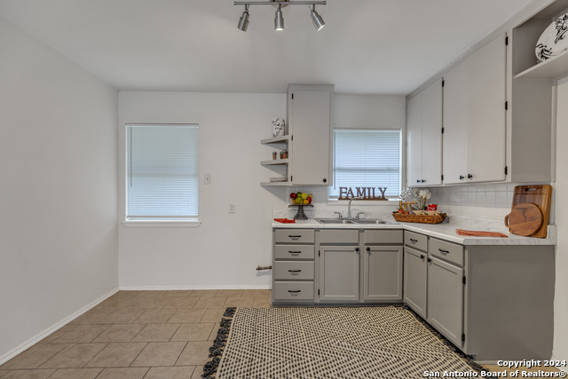 Listing photo id 3 for 143 Langford