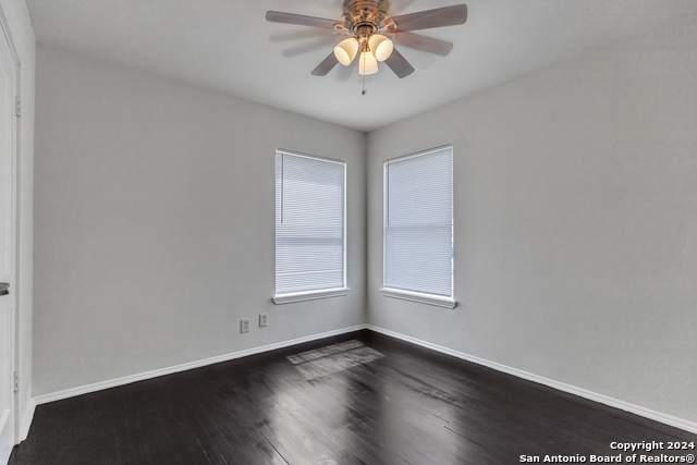 Listing photo id 4 for 143 Langford