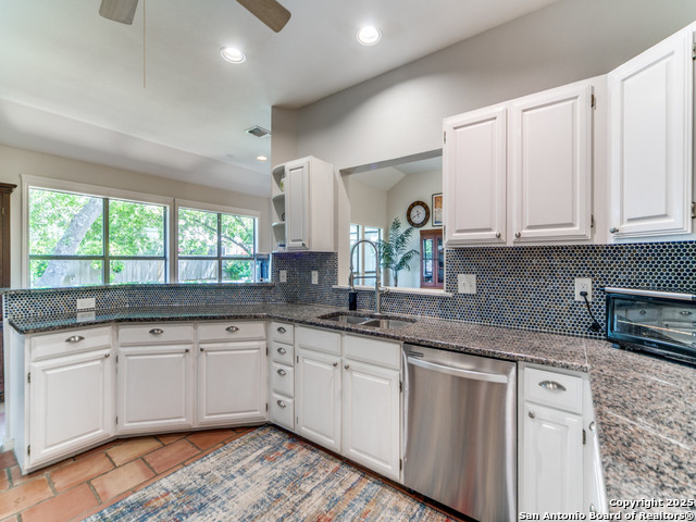 Listing photo id 8 for 326 Chaparral Creek Dr