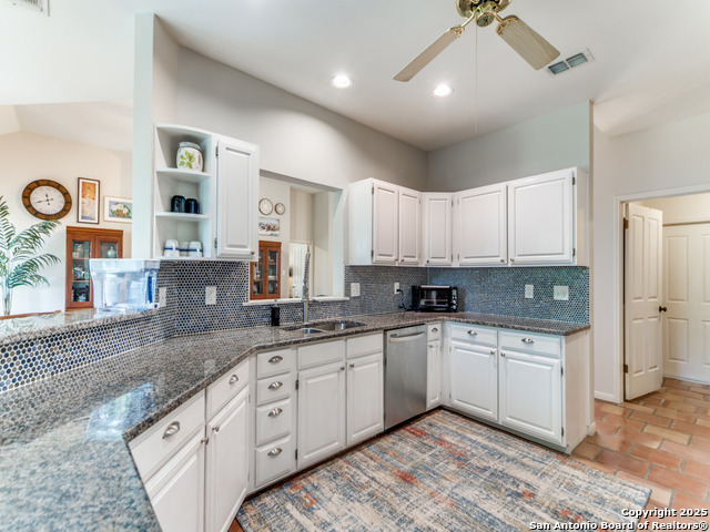 Listing photo id 9 for 326 Chaparral Creek Dr