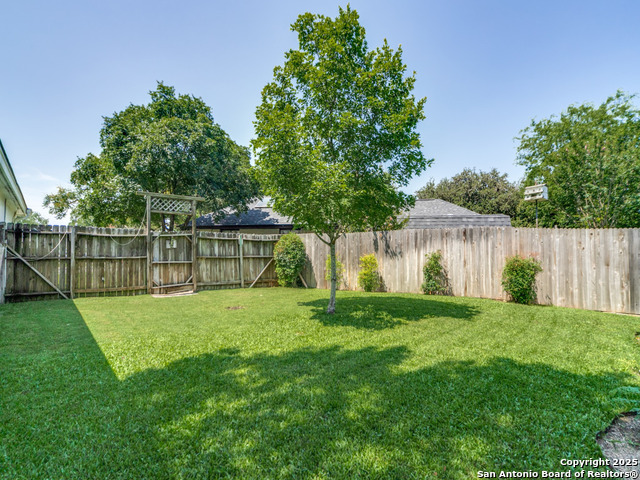 Listing photo id 10 for 326 Chaparral Creek Dr
