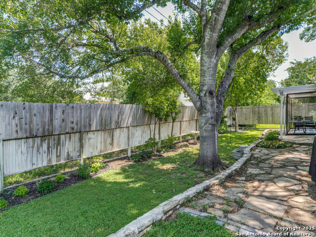 Listing photo id 12 for 326 Chaparral Creek Dr