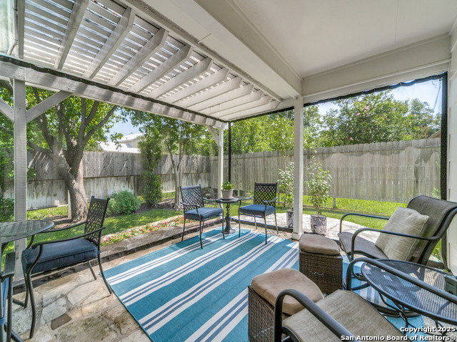 Listing photo id 14 for 326 Chaparral Creek Dr