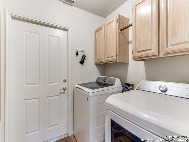 Listing photo id 15 for 326 Chaparral Creek Dr