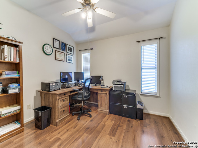 Listing photo id 18 for 326 Chaparral Creek Dr