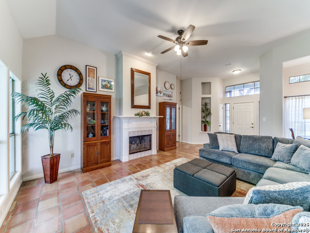 Listing photo id 2 for 326 Chaparral Creek Dr