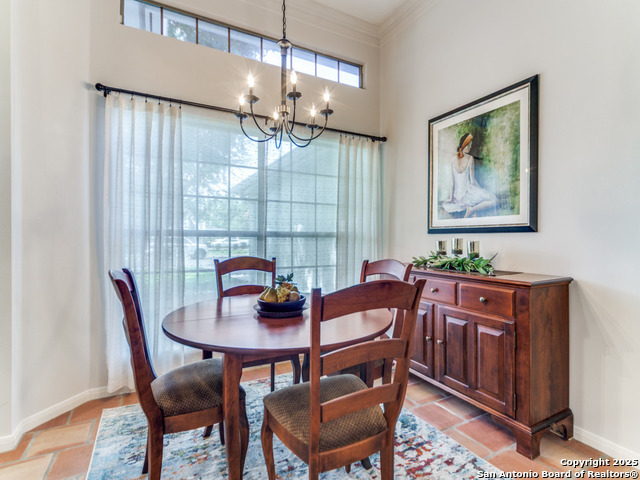 Listing photo id 5 for 326 Chaparral Creek Dr