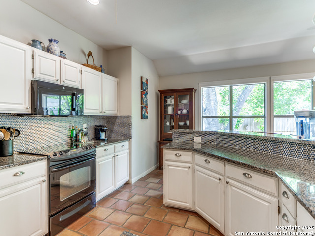 Listing photo id 7 for 326 Chaparral Creek Dr