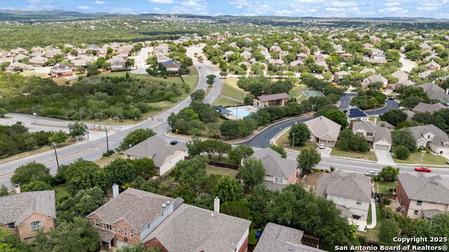 Listing photo id 8 for 21006 Promontory Cir