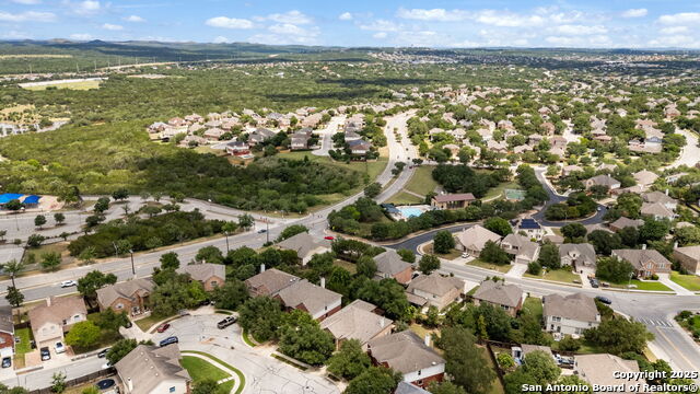 Listing photo id 9 for 21006 Promontory Cir