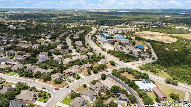 Listing photo id 11 for 21006 Promontory Cir