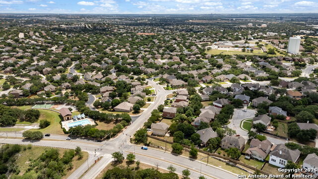 Listing photo id 12 for 21006 Promontory Cir