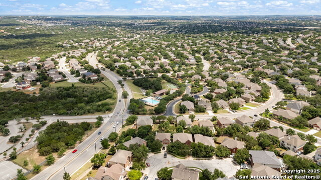 Listing photo id 14 for 21006 Promontory Cir