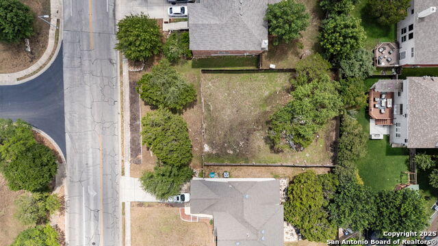 Listing photo id 2 for 21006 Promontory Cir