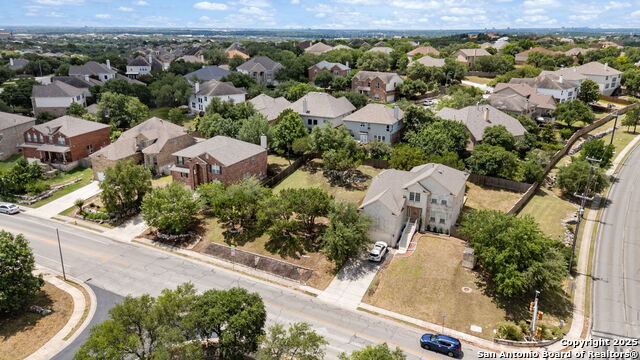 Listing photo id 4 for 21006 Promontory Cir