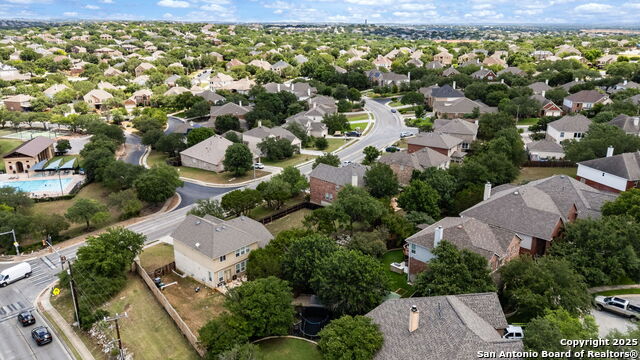 Listing photo id 5 for 21006 Promontory Cir