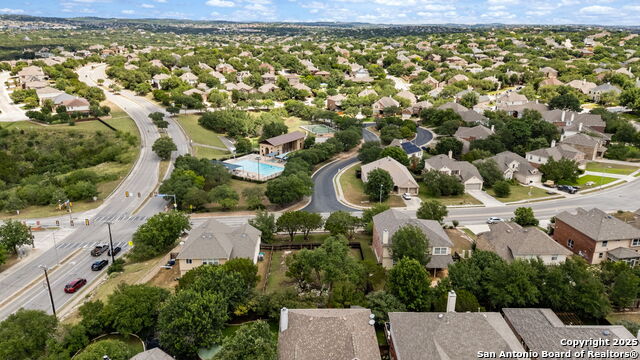 Listing photo id 7 for 21006 Promontory Cir