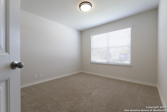 Listing photo id 9 for 120 Gravel Gray