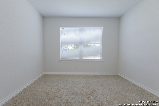 Listing photo id 11 for 120 Gravel Gray