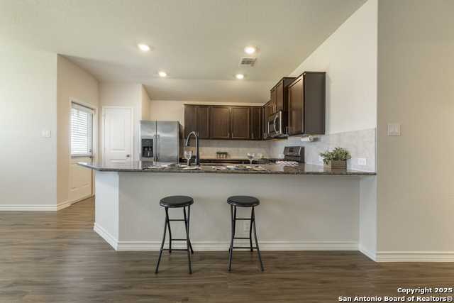 Listing photo id 13 for 120 Gravel Gray
