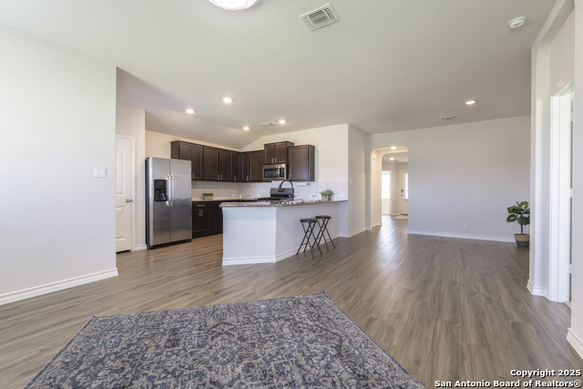 Listing photo id 14 for 120 Gravel Gray