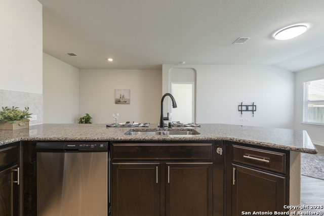 Listing photo id 17 for 120 Gravel Gray