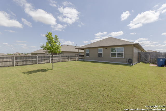 Listing photo id 26 for 120 Gravel Gray