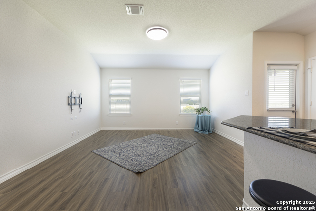 Listing photo id 7 for 120 Gravel Gray