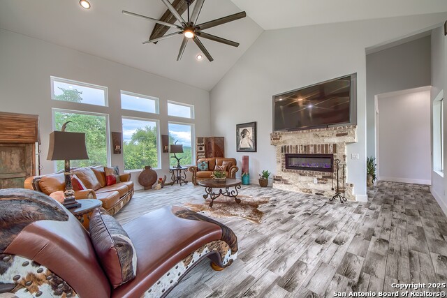 Listing photo id 8 for 452 Wentworth