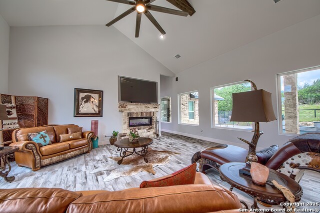 Listing photo id 11 for 452 Wentworth