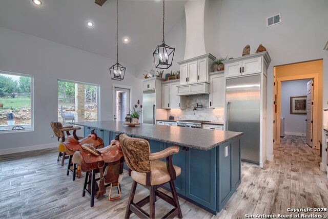 Listing photo id 15 for 452 Wentworth