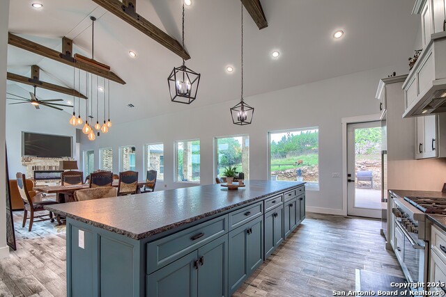 Listing photo id 16 for 452 Wentworth