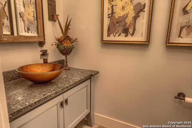 Listing photo id 20 for 452 Wentworth