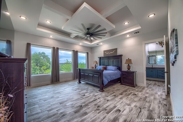 Listing photo id 23 for 452 Wentworth