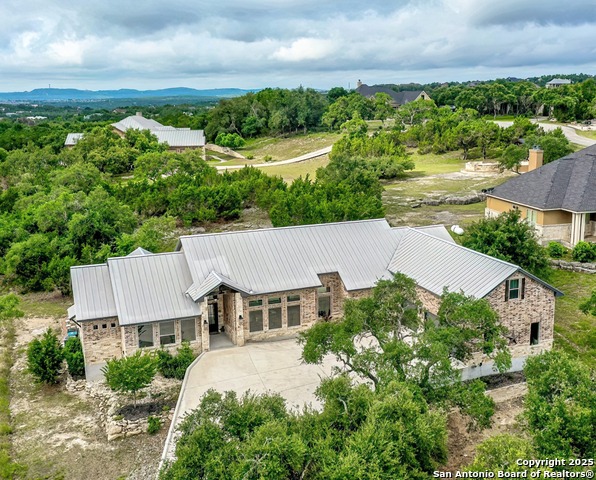 Listing photo id 1 for 452 Wentworth