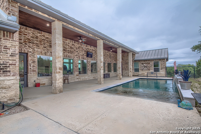 Listing photo id 36 for 452 Wentworth