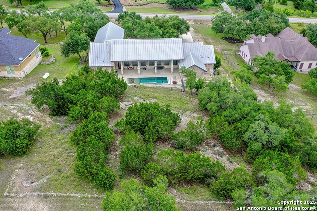 Listing photo id 2 for 452 Wentworth