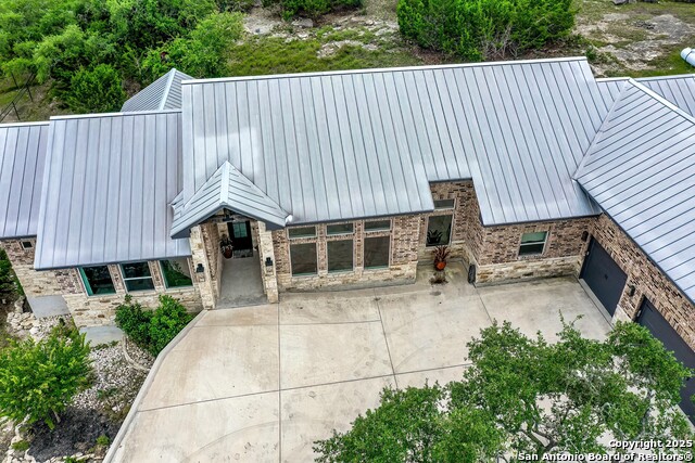 Listing photo id 4 for 452 Wentworth