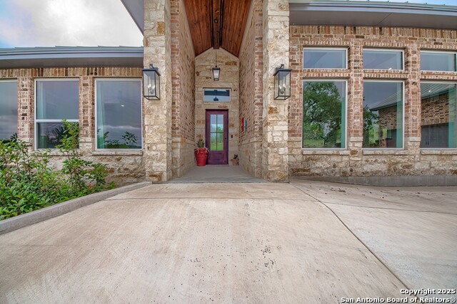Listing photo id 5 for 452 Wentworth
