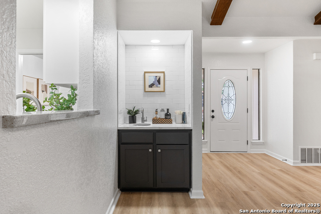 Listing photo id 10 for 12215 Violet