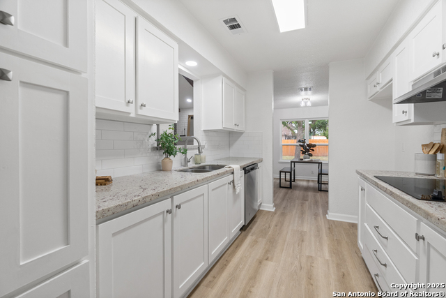 Listing photo id 13 for 12215 Violet