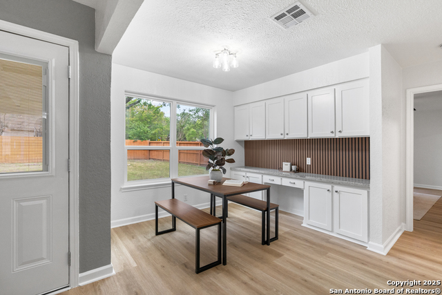 Listing photo id 19 for 12215 Violet