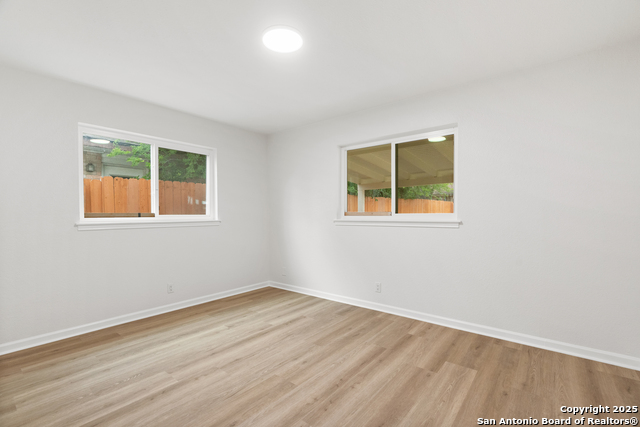 Listing photo id 31 for 12215 Violet
