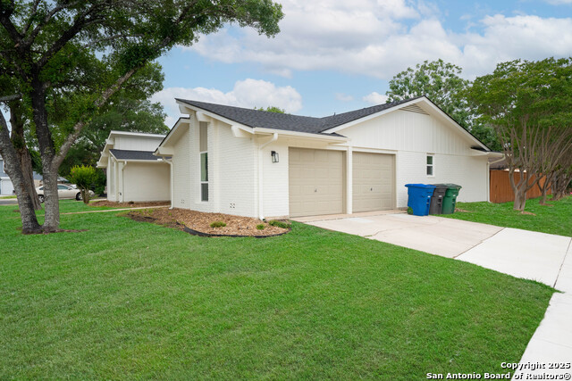 Listing photo id 37 for 12215 Violet