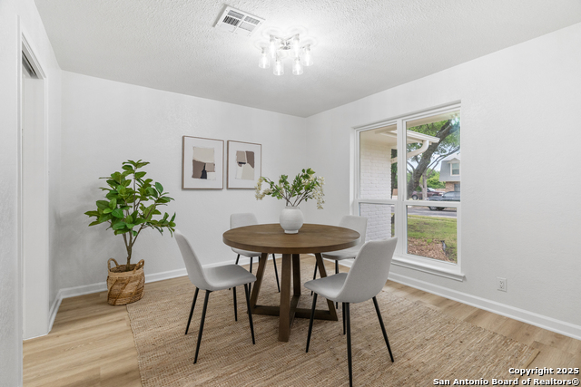 Listing photo id 2 for 12215 Violet