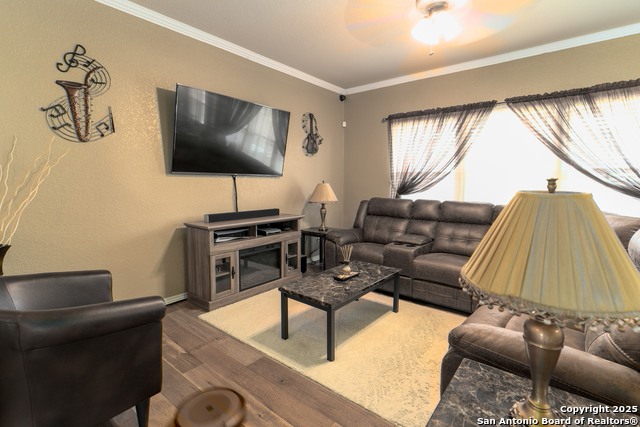 Listing photo id 10 for 3322 Dunlap Flds