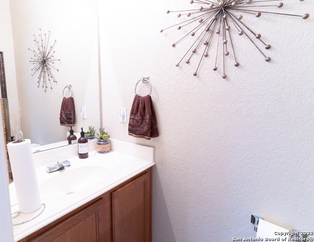 Listing photo id 11 for 3322 Dunlap Flds